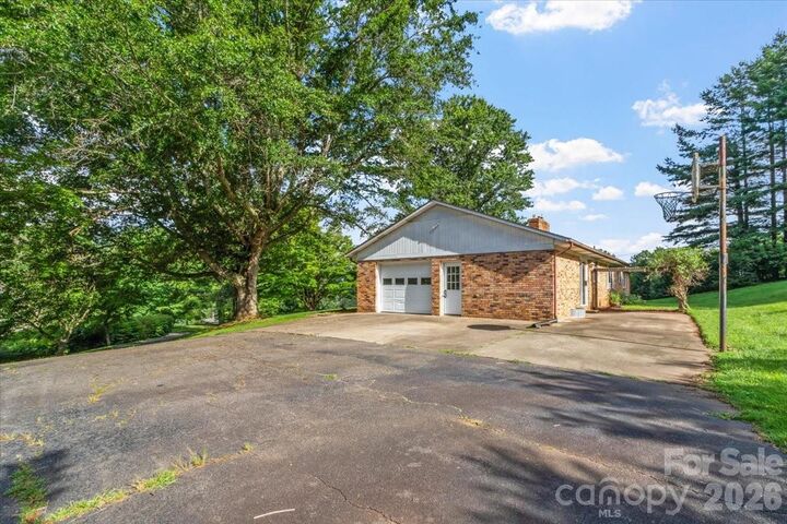 Property Photo: 235 Rolling Ridge Loop NC 28714