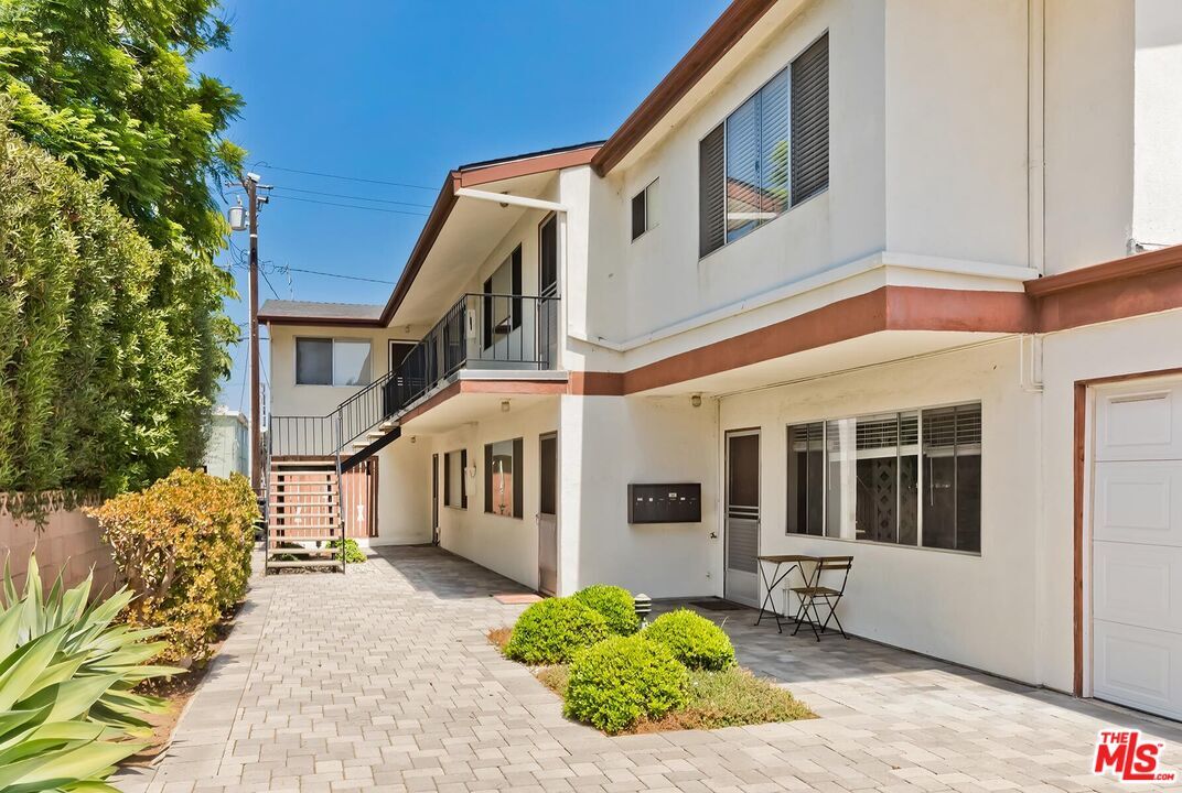 Property Photo:  1015 Ashland Ave, Unit 3  CA 90405 
