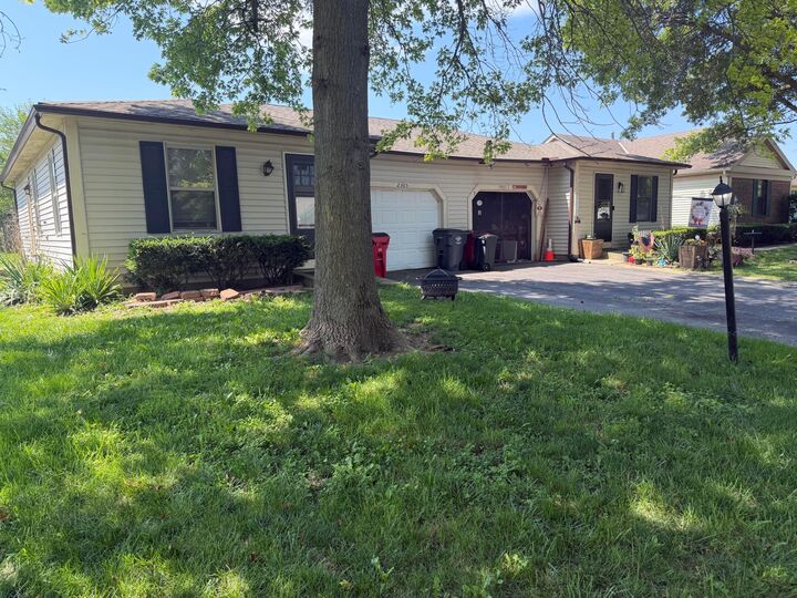 Property Photo: 2305 Deerfield Drive OH 43123