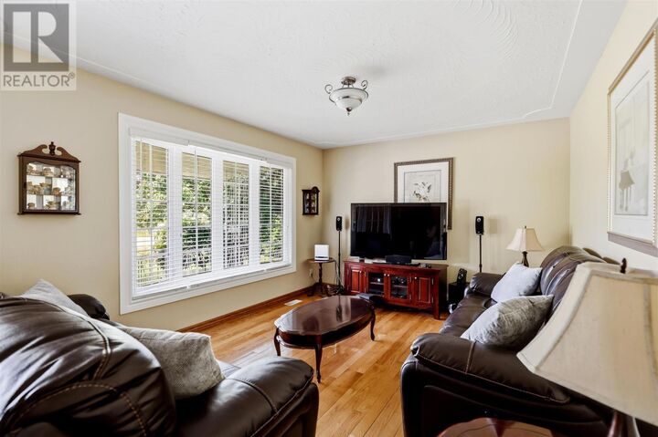 Property Photo: 382 Nixon Rd ON P6C 5R9