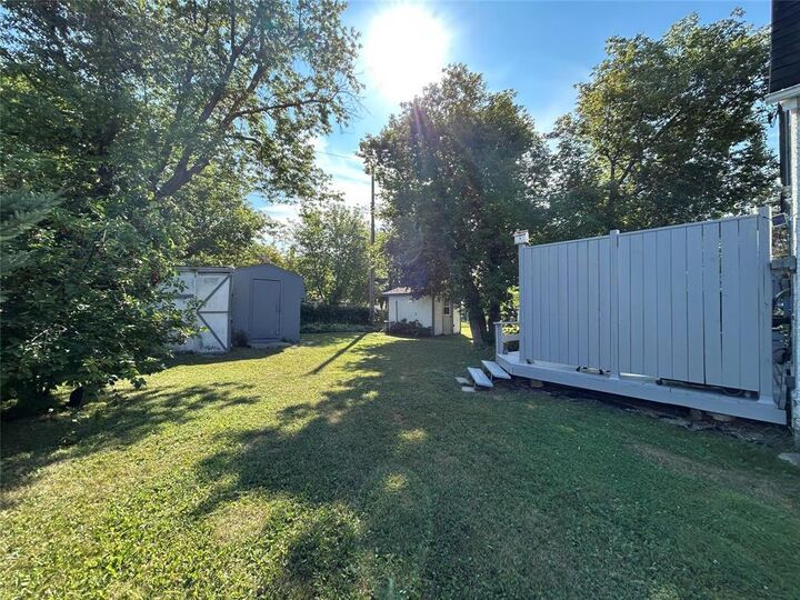 Property Photo:  20 Poplar Street  MB R0E 1M0 