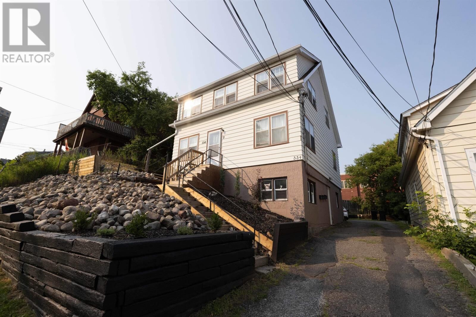 Property Photo:  334 Pearl St  ON P7B 1G1 