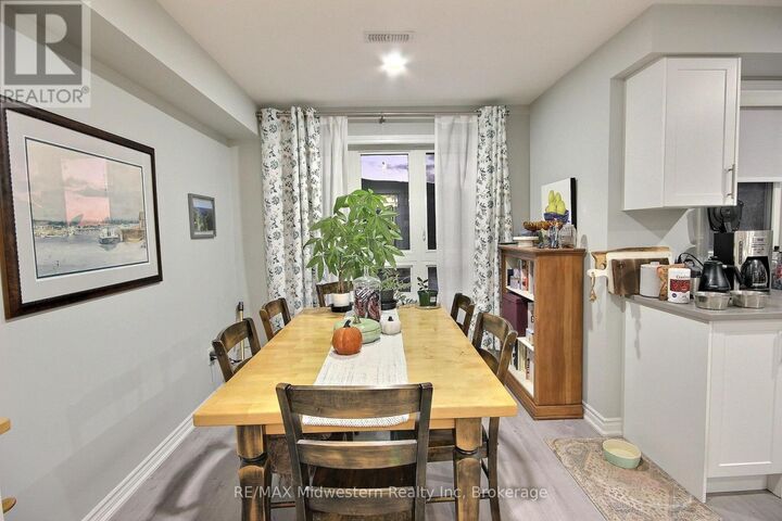 Property Photo: 287 Chapel Hill Drive 35 ON N2R 0S4