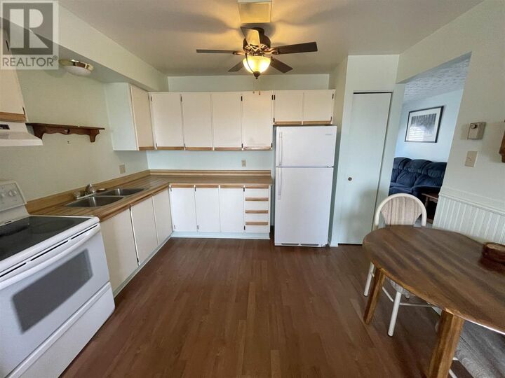 Property Photo: 68 Farquhar Pl ON P5A 2B3
