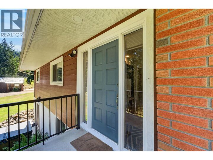 Property Photo: 450 20 Avenue Southwest BC V1E 1T6