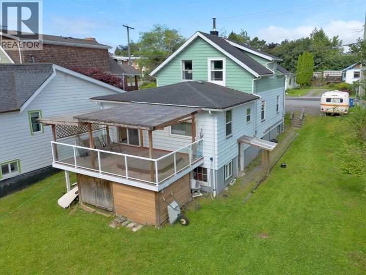 Property Photo: 516 8th Avenue BC V8J 2M9