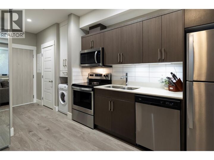 Property Photo:  925 Leon Avenue 318  BC V1Y 0E5 