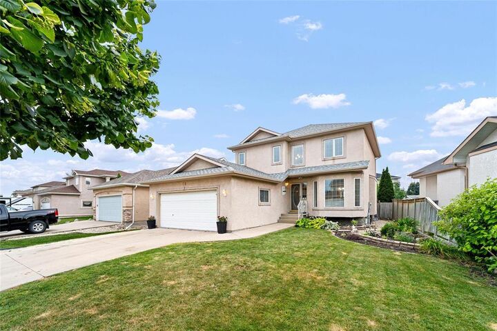Property Photo: 211 Baisinger Drive MB R2N 4H7