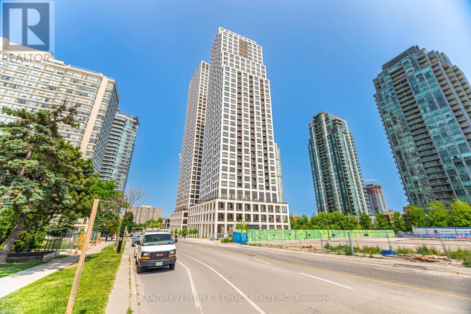 Property Photo: 36 Elm Drive West 606 ON L5B 0N3
