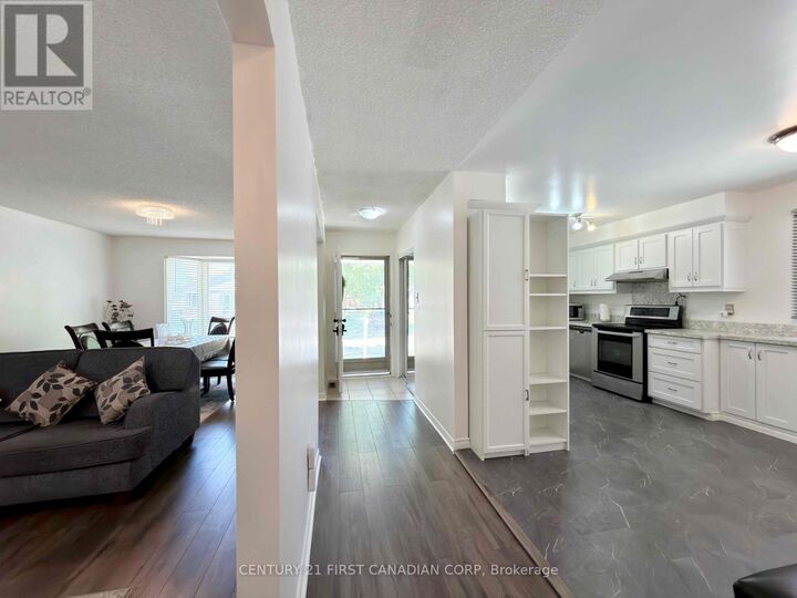 Property Photo:  74 Tumbleweed Crescent  ON N6E 2N8 
