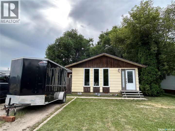 Property Photo: 531 6th Street SK S0K 2A0