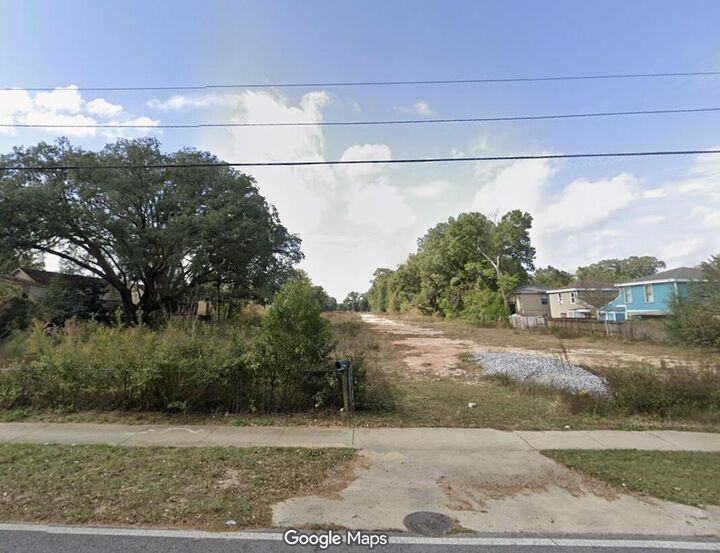 Property Photo: 1325 N 69th Avenue FL 32506