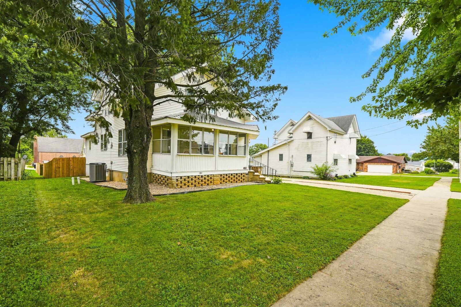 Property Photo: 310 N William Street IA 52041