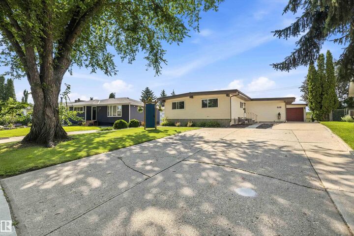 Property Photo: 1108 Moyer Drive AB T8A 1E6