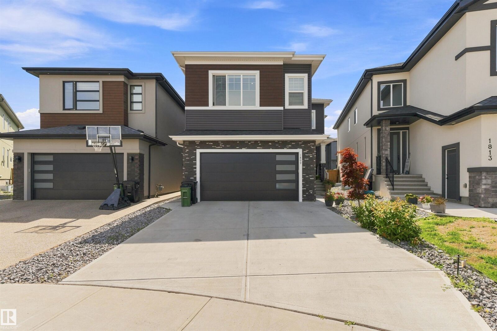 Property Photo: 1809 18A Avenue NW AB T6T 2M9