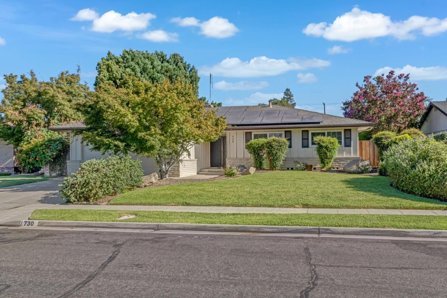 Property Photo:  730 W Escalon Avenue  CA 93704 
