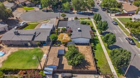 Property Photo: 6314 N Glenn Avenue CA 93704