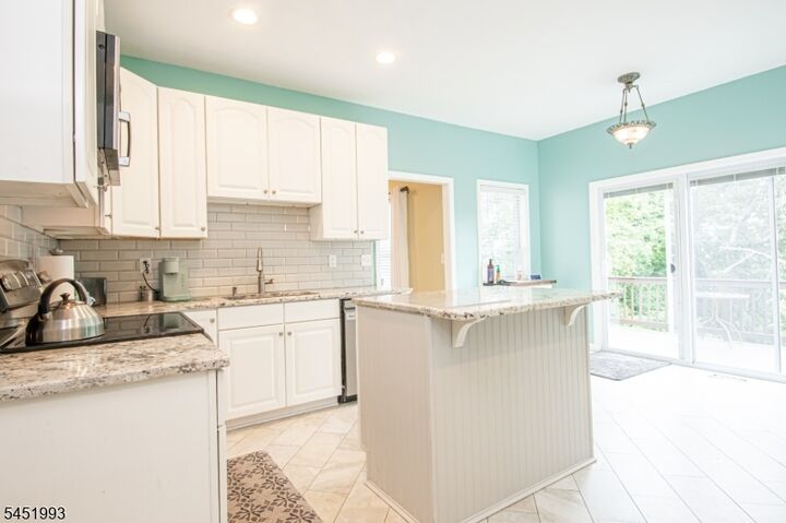 Property Photo:  7 White Oak Dr  NJ 07461 