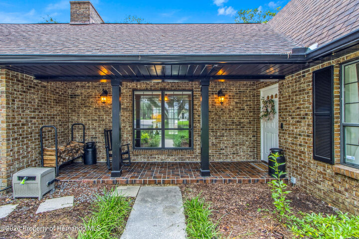 Property Photo: 527 Colonial Drive FL 34601