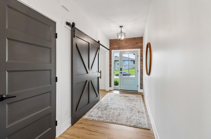 Property Photo: 2204 NE Park Drive IA 50111
