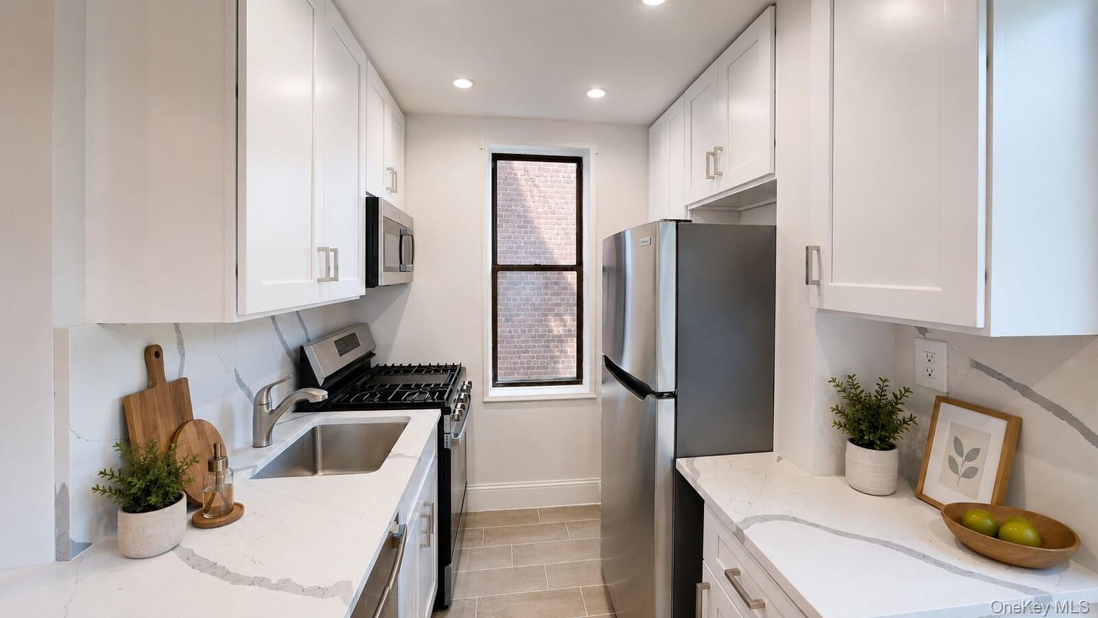 Property Photo:  650 Warburton Avenue 5D  NY 10701 