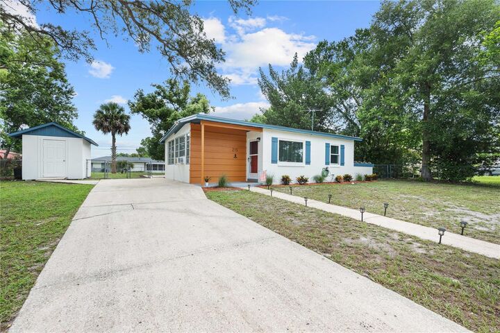 Property Photo:  215 Abbeyville Street  FL 32725 