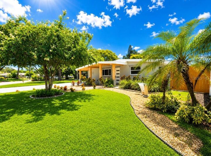 Property Photo:  138 Davison Avenue NE  FL 33703 