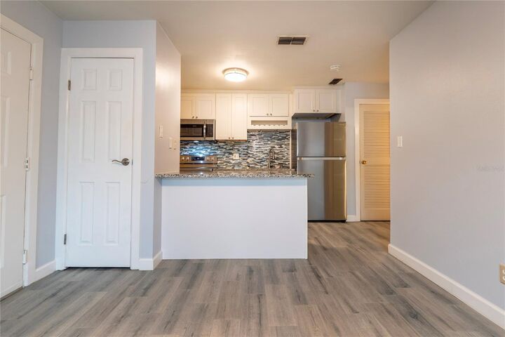 Property Photo: 1400 Gandy Boulevard N 1010 FL 33702
