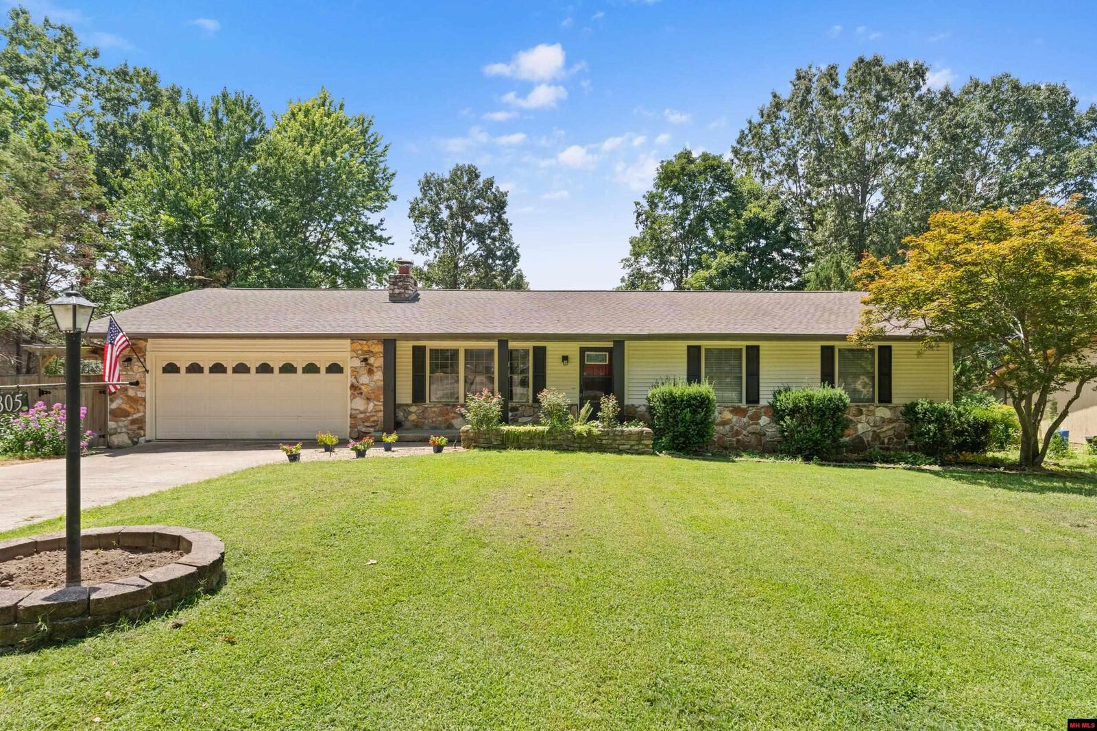 Property Photo:  805 Illinois Avenue  AR 72653 