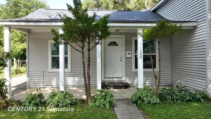 Property Photo:  1500 N Charles Street  MI 48602 