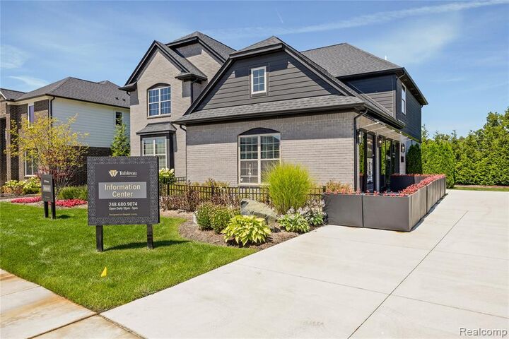 Property Photo: 2113 Kohli Drive MI 48083