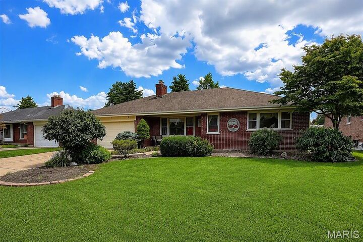Property Photo: 11838 Sunlind Drive MO 63127