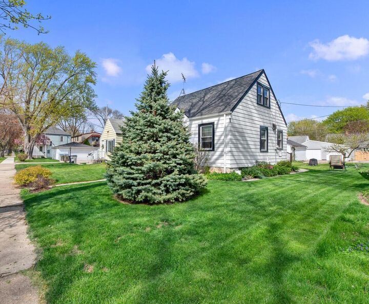 Property Photo:  3326 S Lenox St  WI 53207 