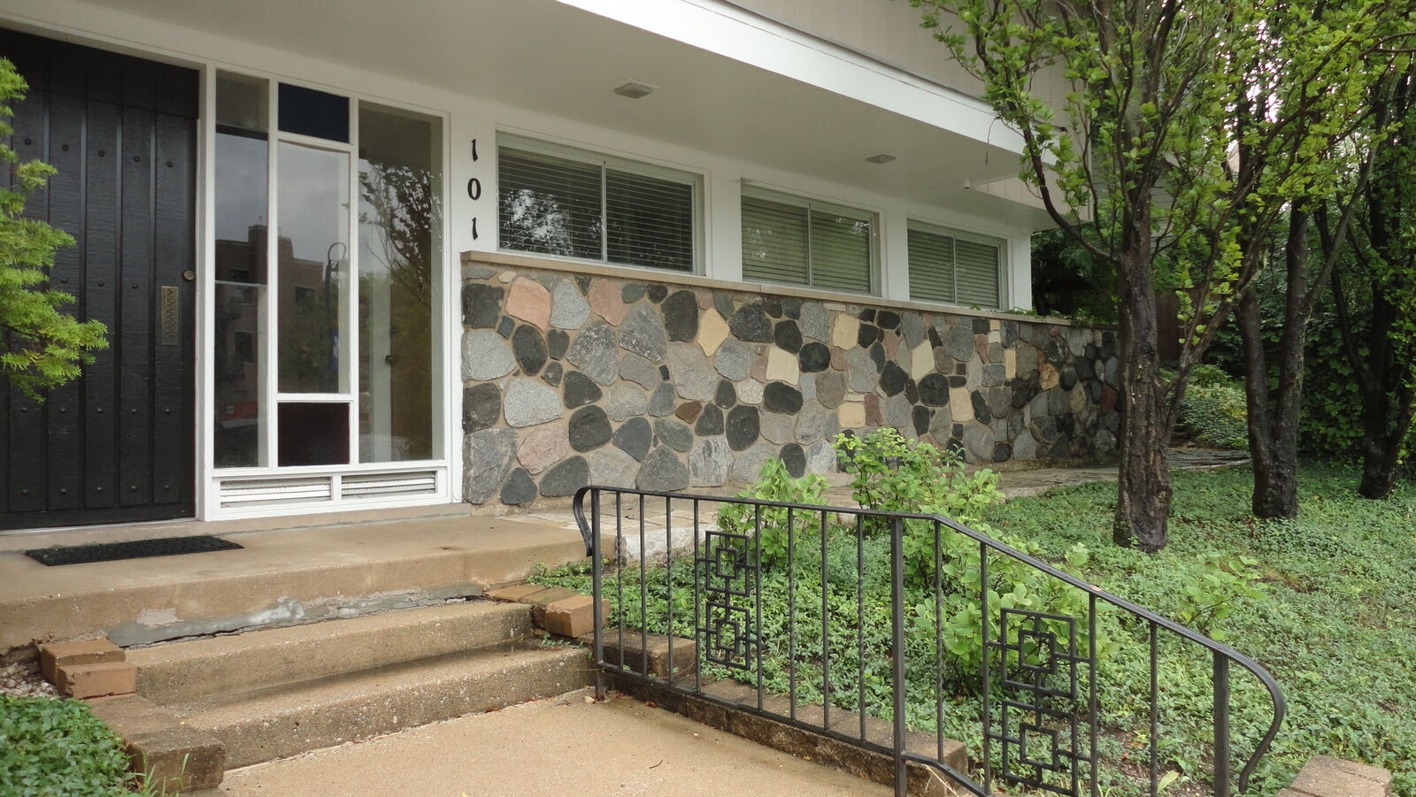 Property Photo: 101 Eastern Avenue 7 IL 60514