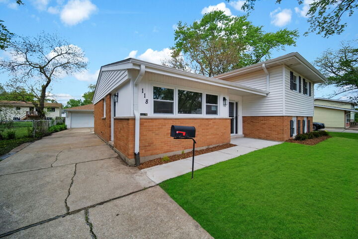 Property Photo:  118 Indiana Street  IL 60466 