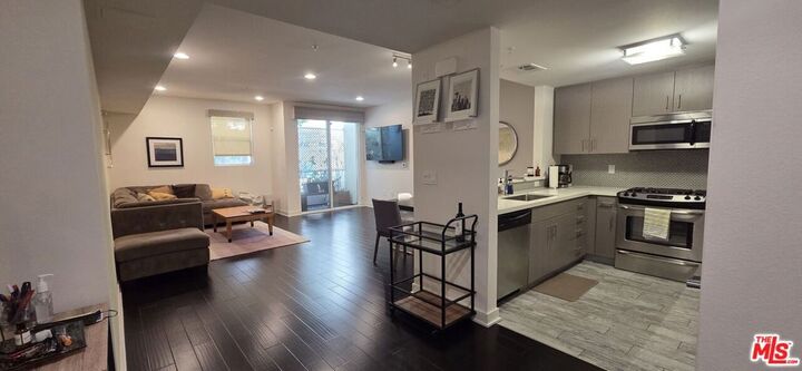 Property Photo:  436 S Virgil Avenue 209  CA 90020 