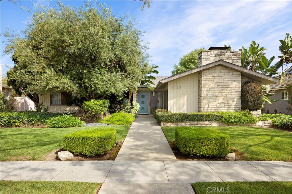 Property Photo: 1125 E Burlinghall CA 90807