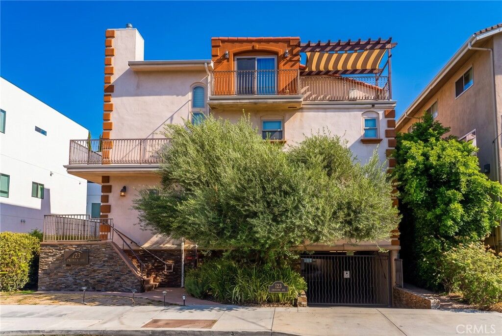 Property Photo: 10809 Hortense CA 91602