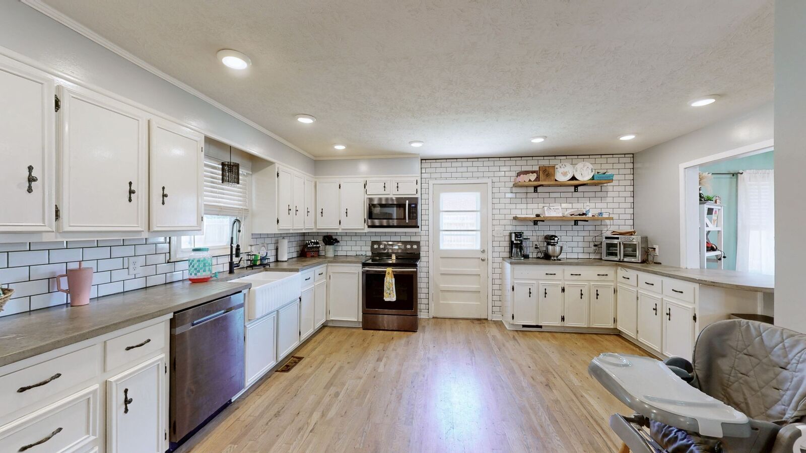 Property Photo:  128 Jefferson Ave W  TN 37030 
