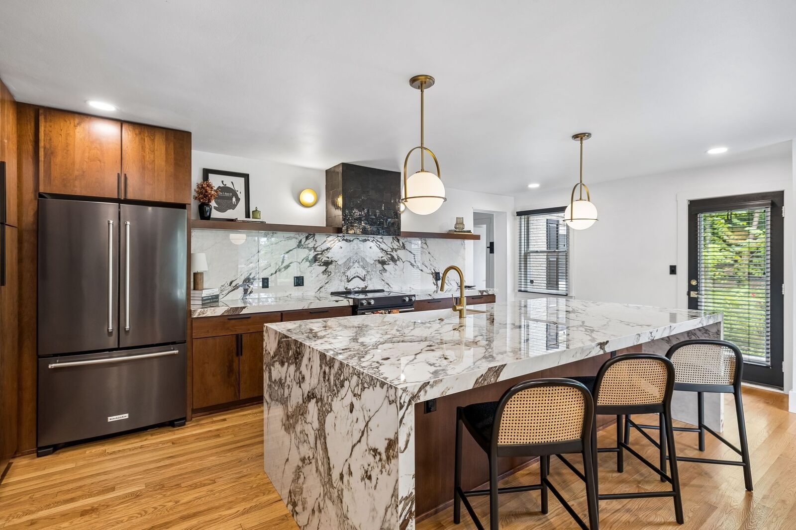 Property Photo:  902 McMahan Ave  TN 37216 