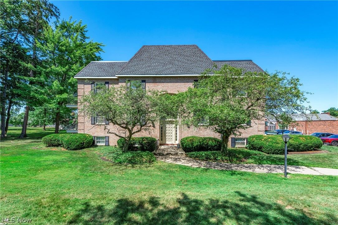 Property Photo: 1155 Charter Oak Lane 304 OH 44145