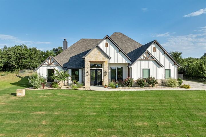 Property Photo: 3019 Wyatts Way TX 76087