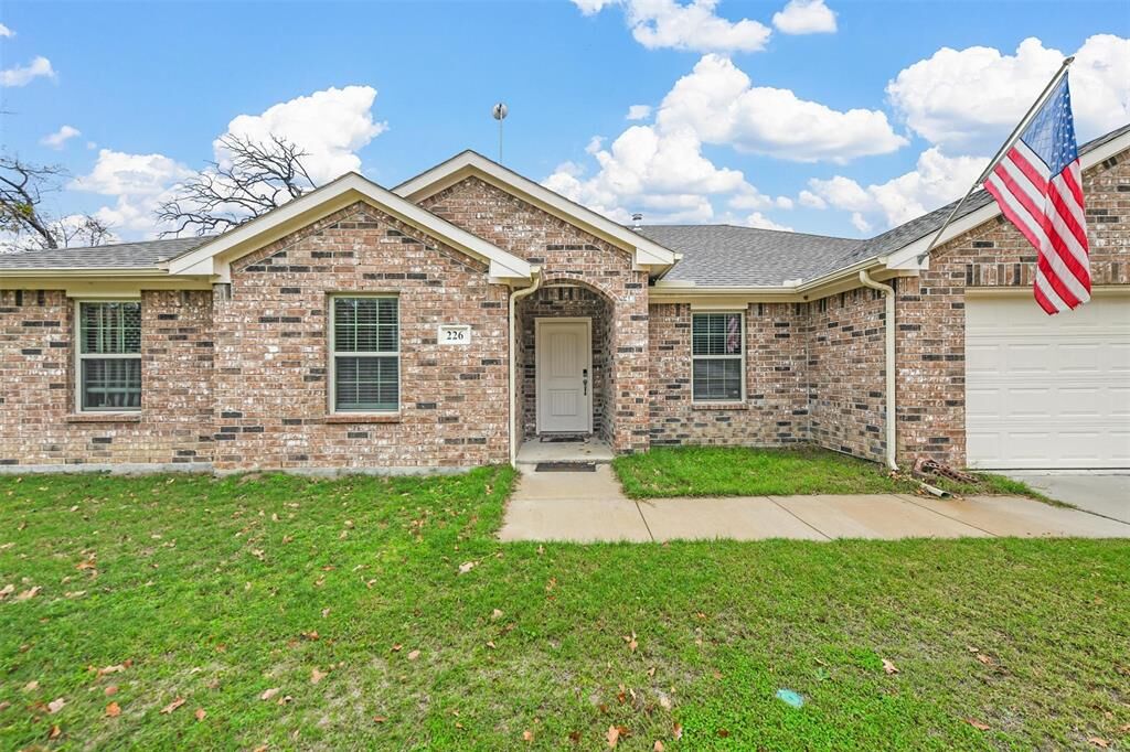Property Photo: 226 County Road 4869 TX 76020