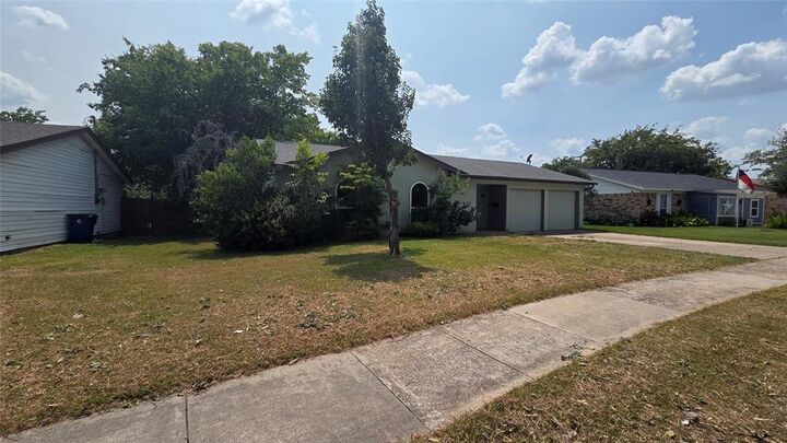 Property Photo: 335 Springwillow Road TX 76028
