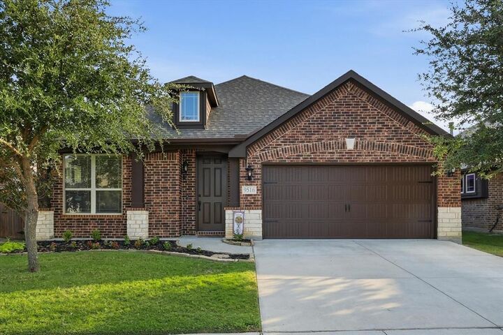 Property Photo: 9516 Athens Drive TX 76226