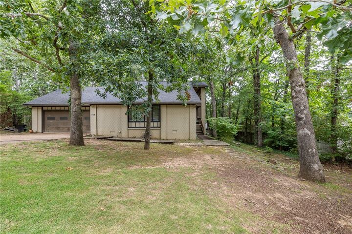 Property Photo:  1168 E Oaks Manor Drive  AR 72703 