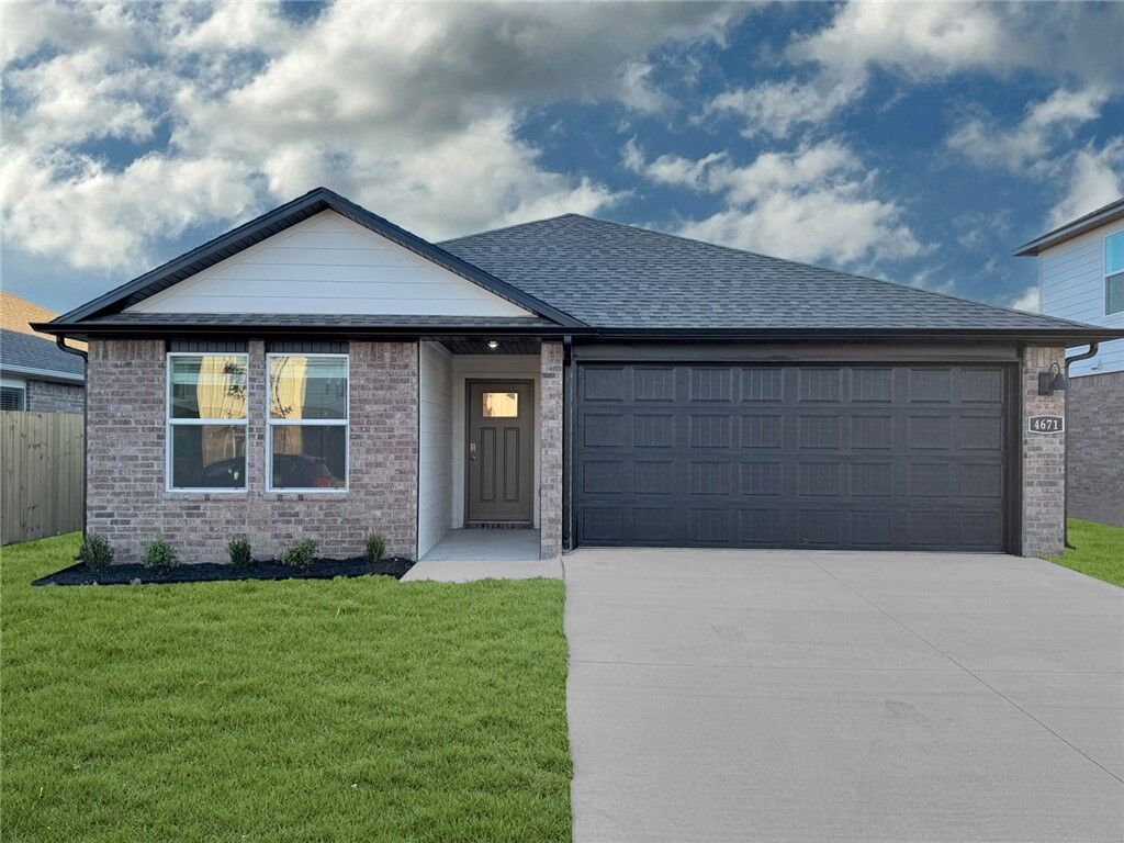 Property Photo:  4725 W Folsom Street  AR 72704 