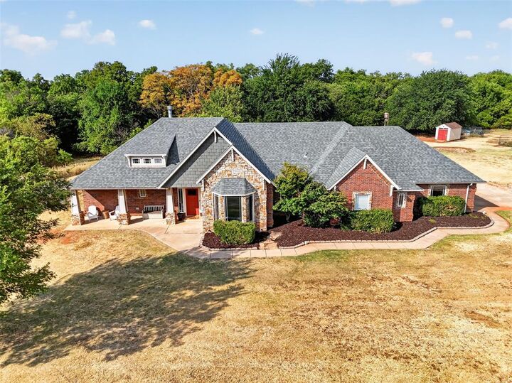 Property Photo: 2807 Edmond NE Road OK 73078