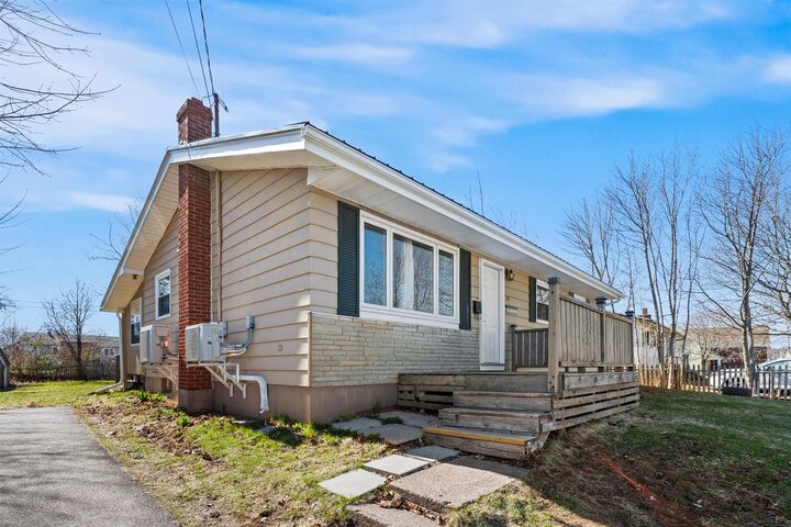 Property Photo: 184 Southdale Avenue PE C1A 6Z7