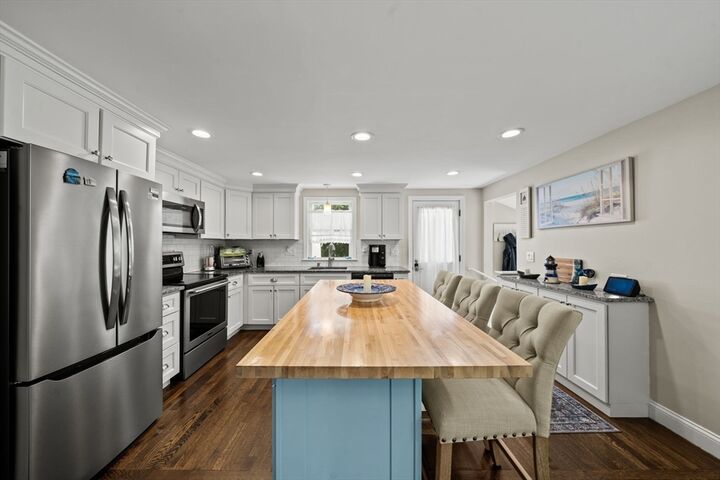 Property Photo:  5 Macarthur Circle  MA 01907 